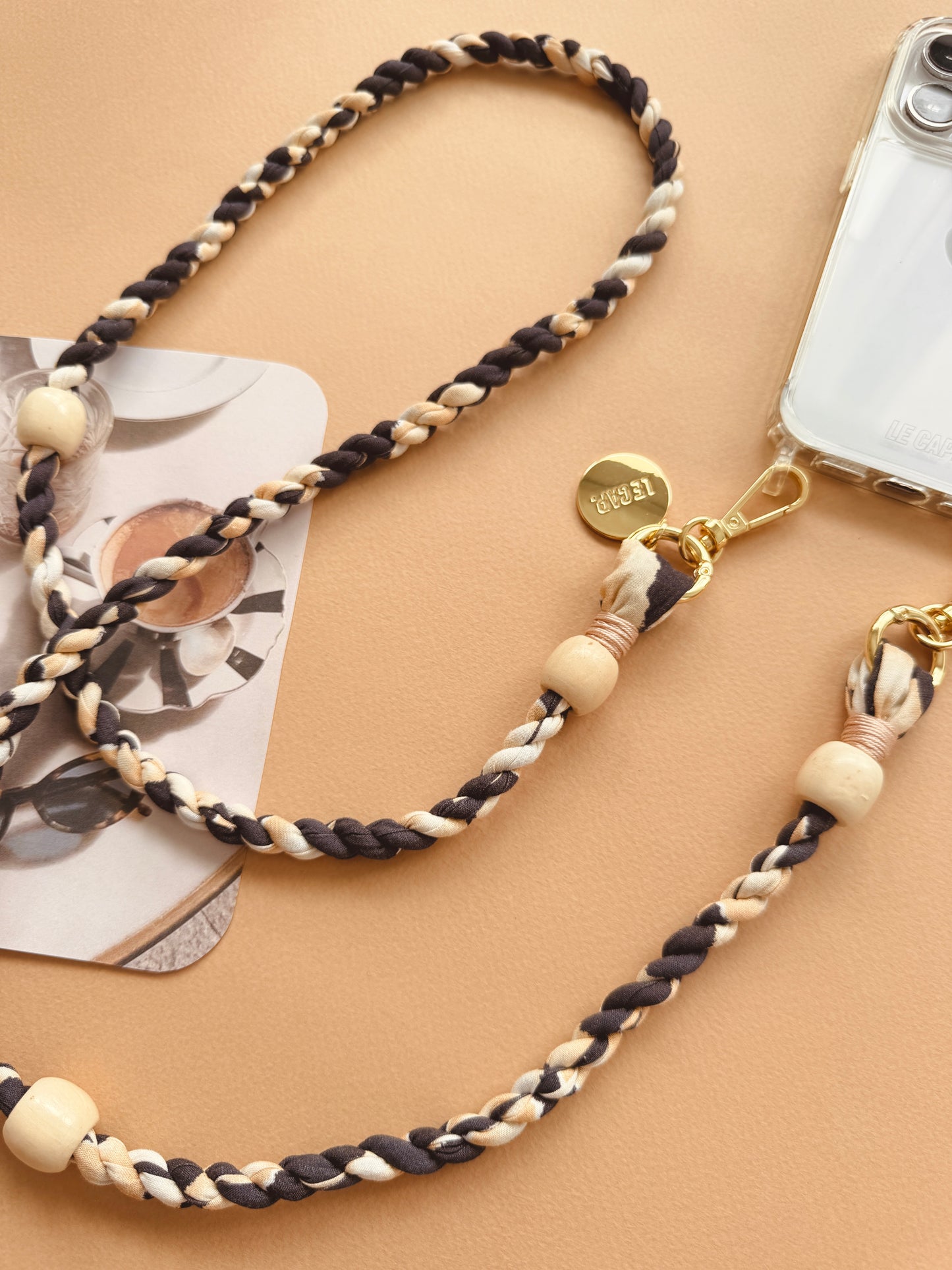 Le cap crossbody phone strap leopard 1